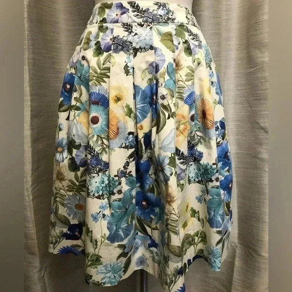 TALBOTS Floral Pleated A-Line Skirt | Size 4P - Picture 2 of 8